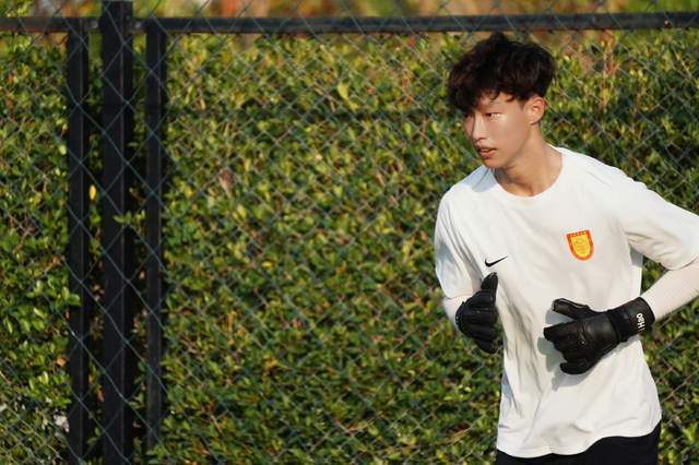 开云体育-重庆超值引援，姚浩洋转会费700万 迪马塔非射手 给向余望当僚机