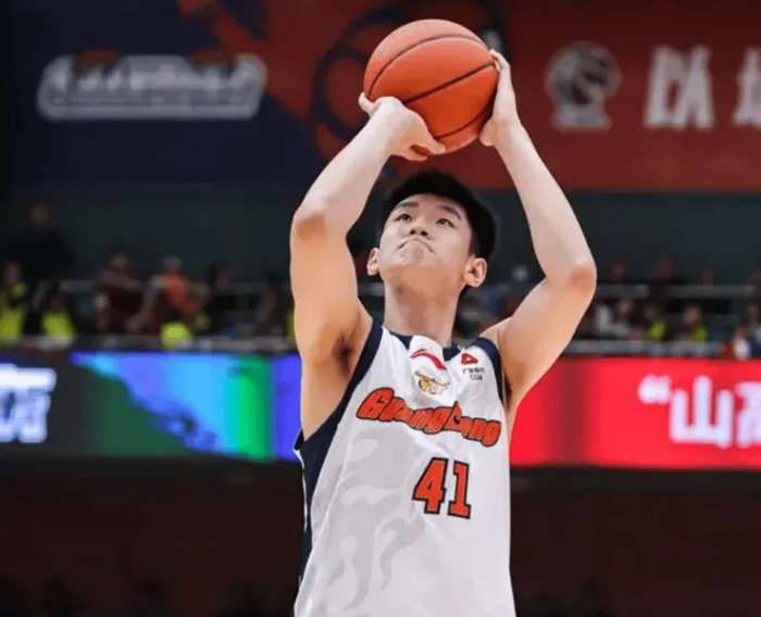 kaiyun-广东逆转青岛！王洪泽大爆发，麦考尔43分强势救主，三少折返跑！|青岛市|加时赛|徐杰|比赛|王少杰_新浪体育_新浪新闻